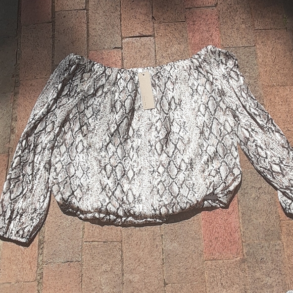 NWT 2 Pack Size Medium Clothing Lot - Picture 6 of 13